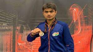 देश का इकलौता DM जो बना ओलंपियन, जानें IAS सुहास के संघर्ष व कामयाबी की  कहानी - Noida DM Suhas LY in Tokyo Paralympic Games badminton Know IAS  Officer Success and Struggle